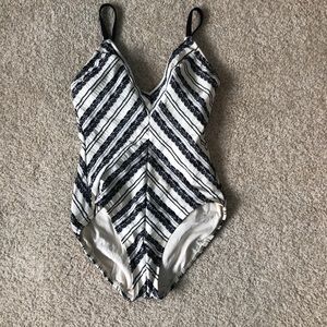 Never worn Robin piccone swimsuit size 8